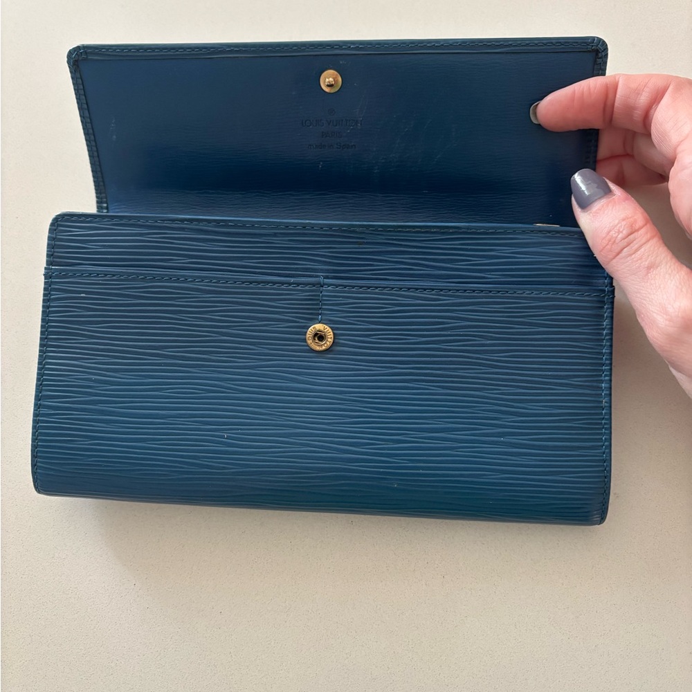 Louis Vuitton Blue Epi Leather Vintage Sarah Wallet - Picture 12 of 12